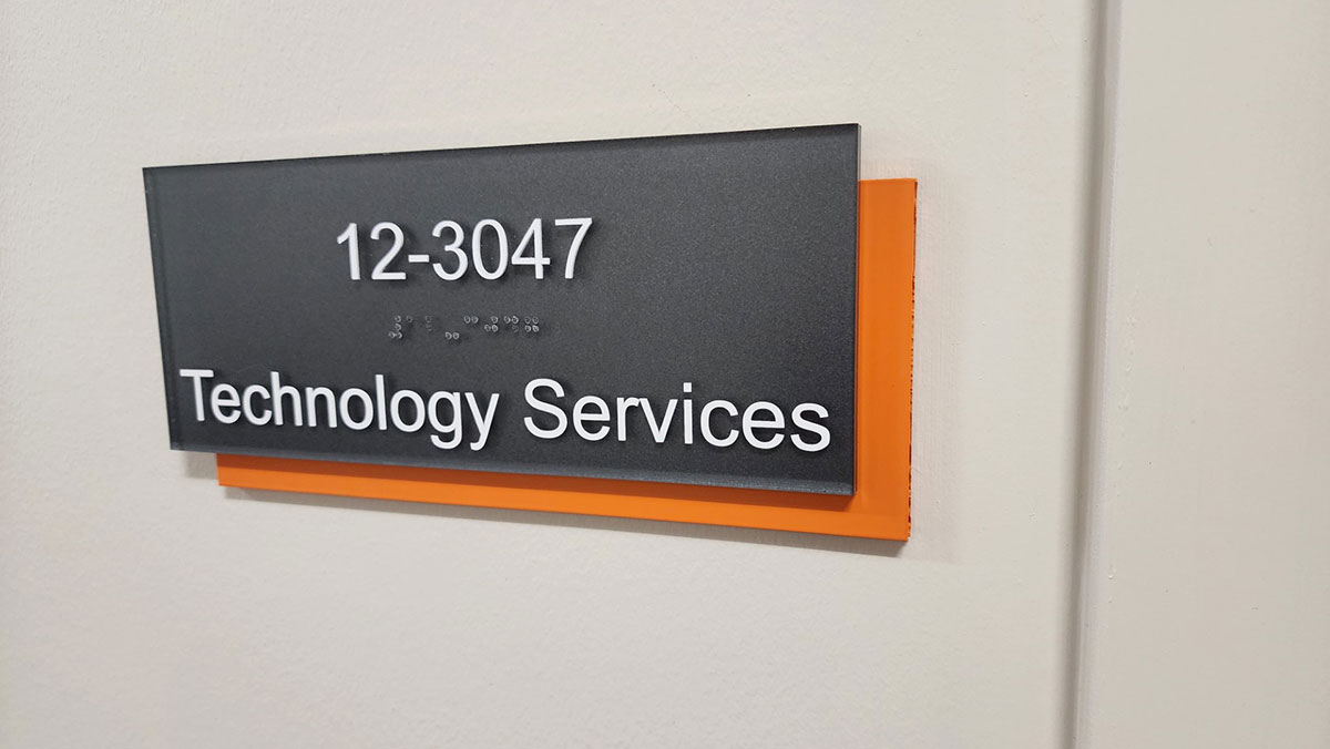 Saunders Technical Support room sign.