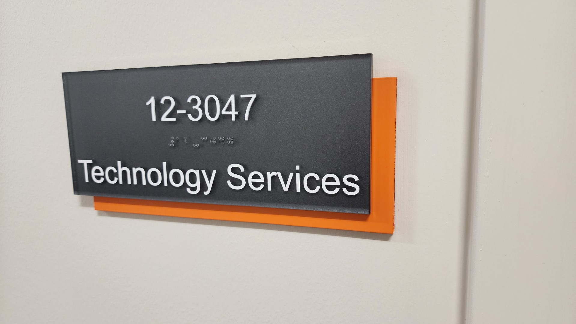 Saunders Technical Support room sign