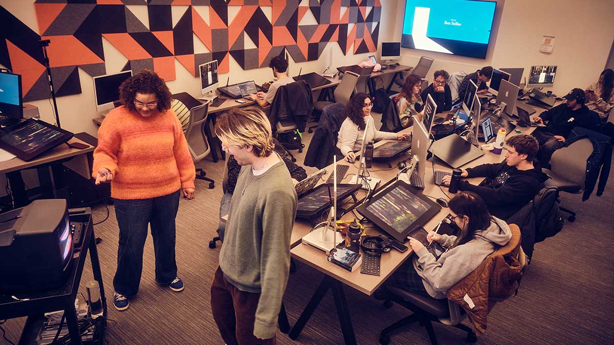 design class working in a computer lab.