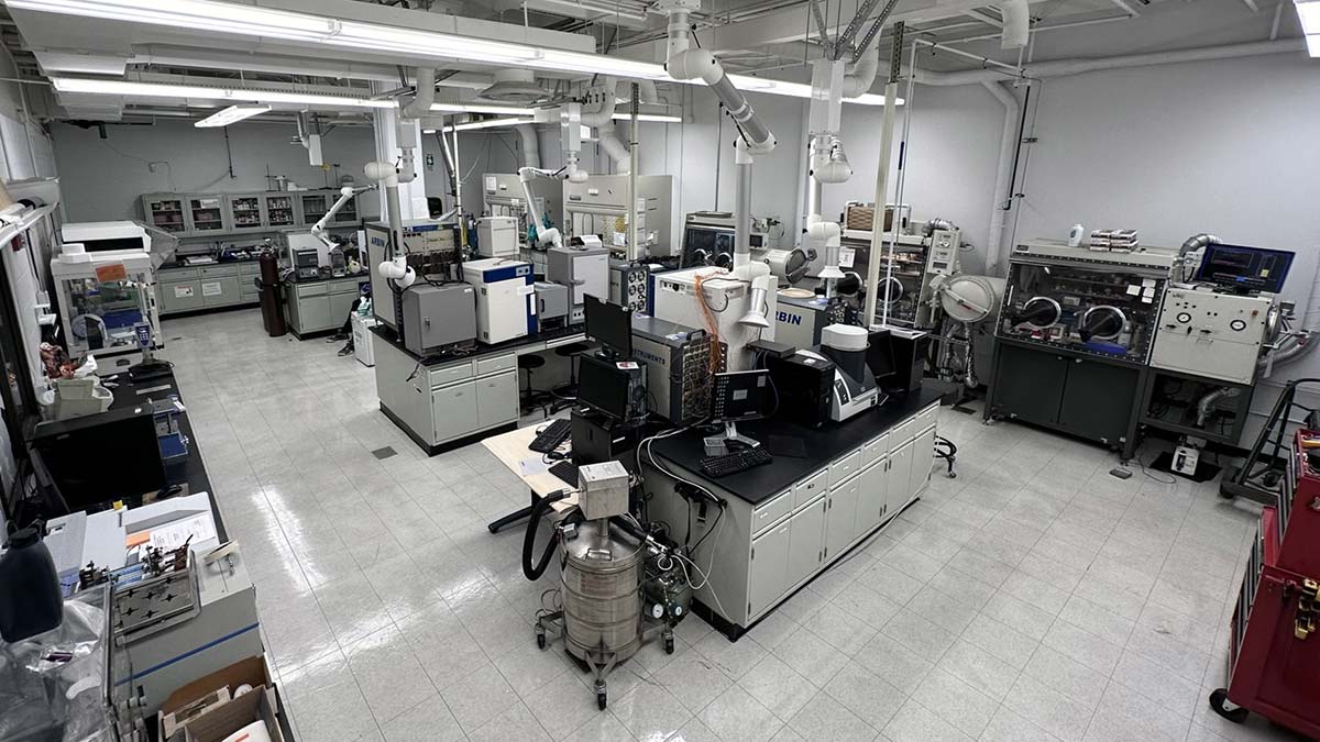 lab with instrumentation, gloveboxes and chemical fume hoods.