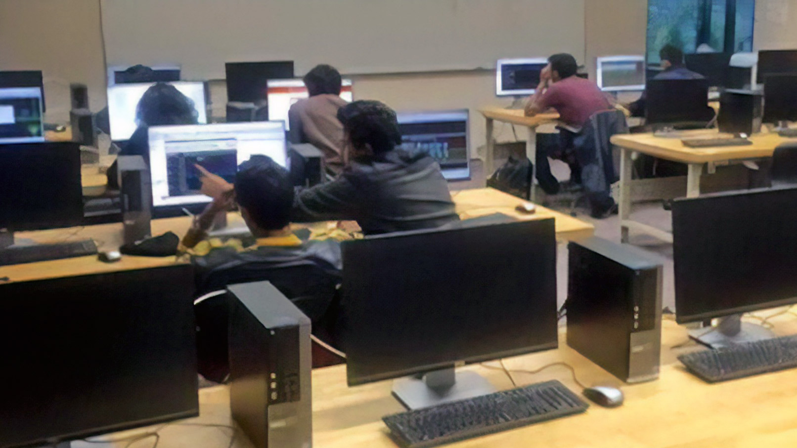 Students and computers in the CEDA lab
