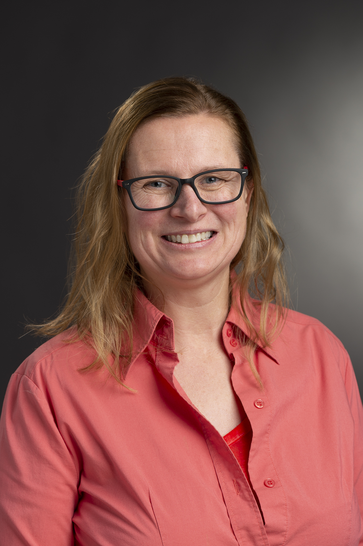 Headshot of Elizabeth Kronfield.