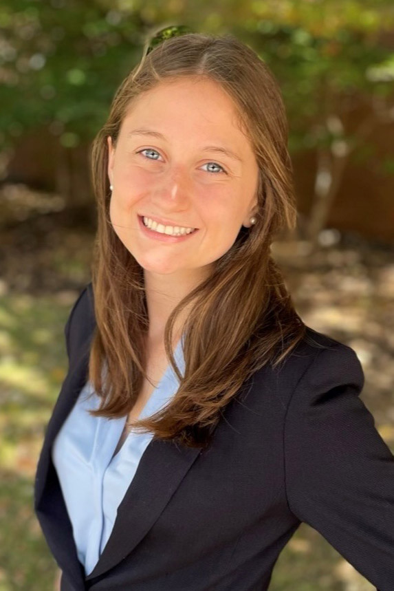 portrait of college student Michelle Snow.