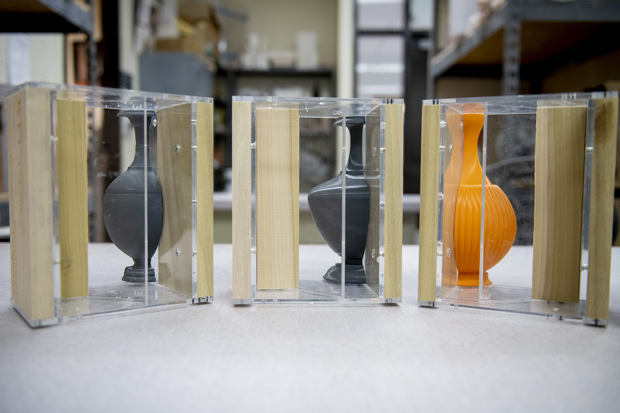 Mold systems with 3D-printed vessels.