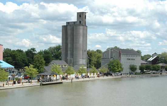 Picture of Grain tower besides river