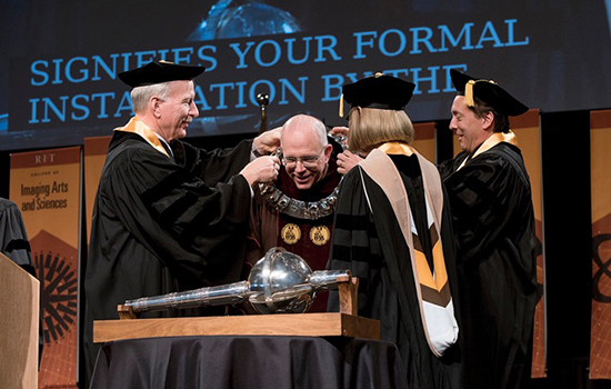 President Munson in ceremony 