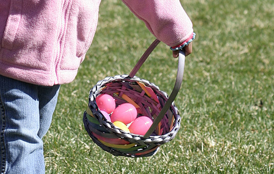 Picture of basket with eggs
