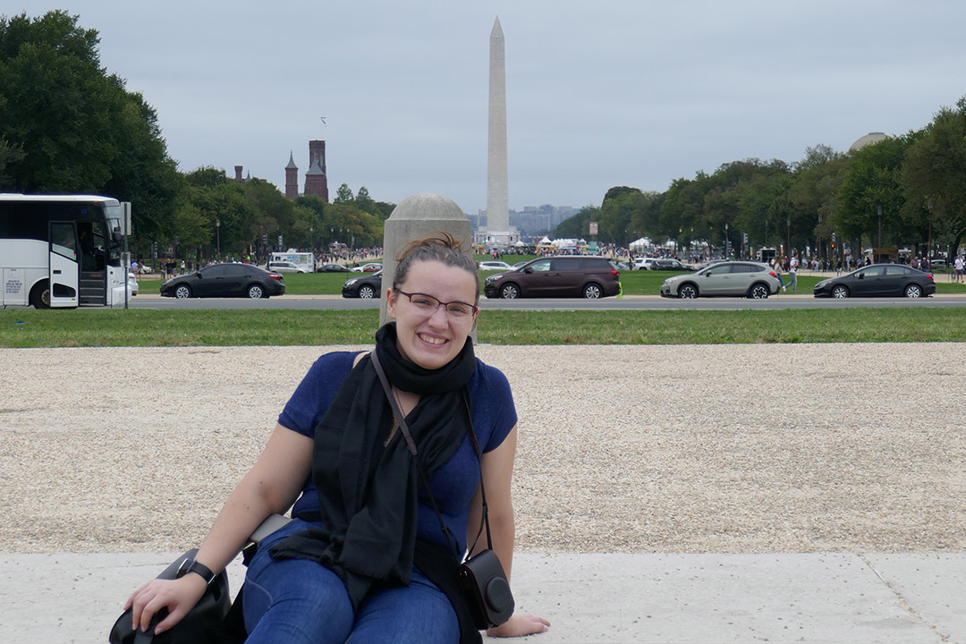 Lucie Le Scolan in front of the Washington Monument.