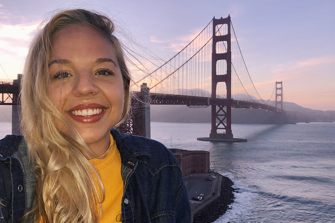 Student in front of Golden Gate Bridge.