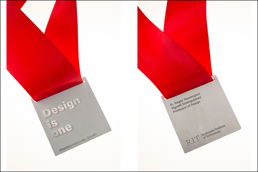 The front and back of the Vignelli medal, side by side.