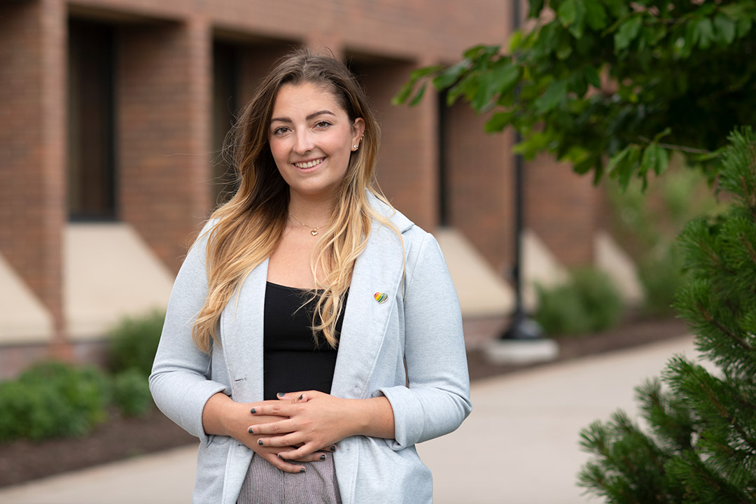 portrait of student Shine DeHarder.