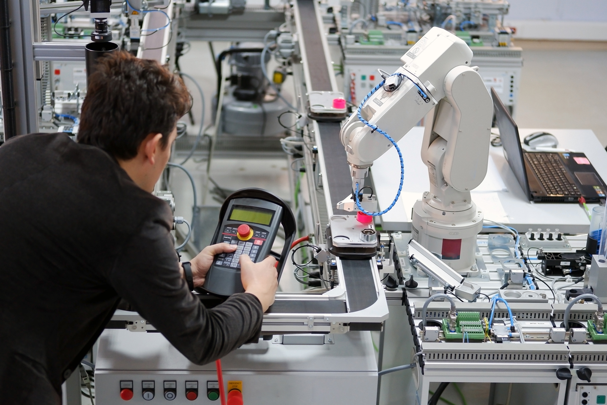 Robotic arm on smart factory production line