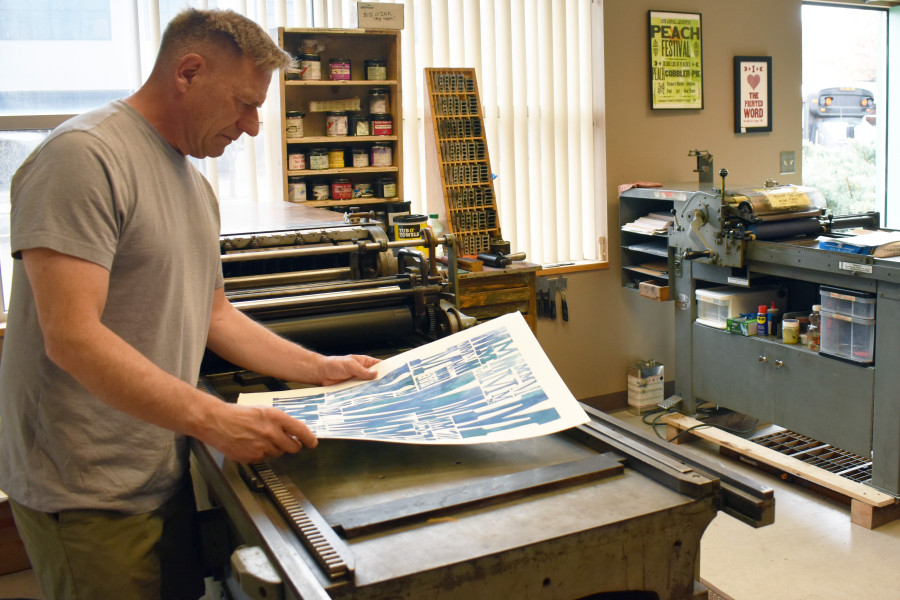 Steve Matteson working at a letterpress.