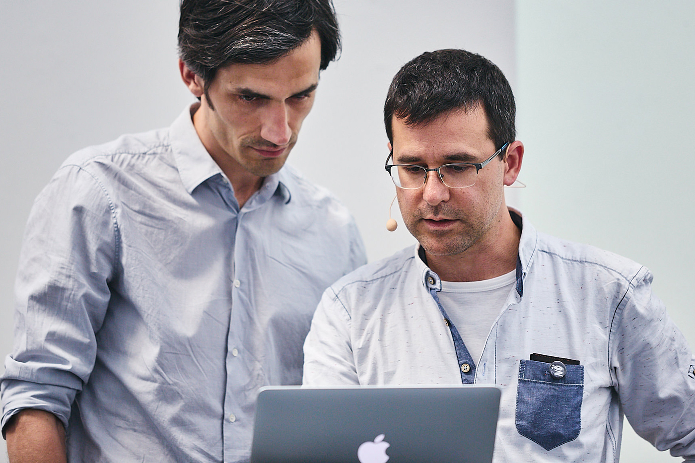 Georg Seifert and Rainer Schiechelbauer both look at a computer as they present.