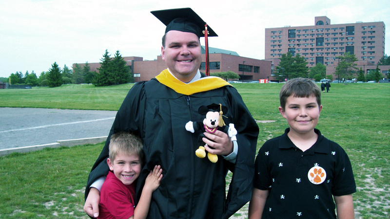 Gustavo Rahmer with his sons after graduation