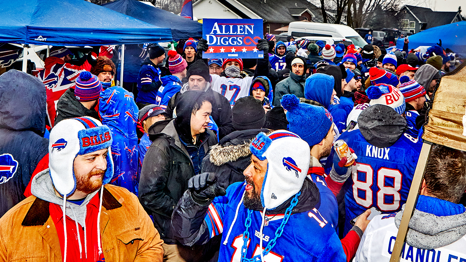 A pack of Bills fans gathered for a tailgate.