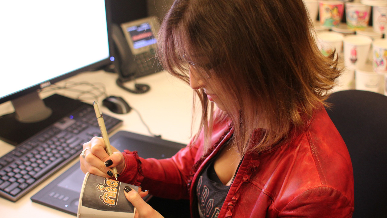 Ilana Schwartz works on a Javadoodle.