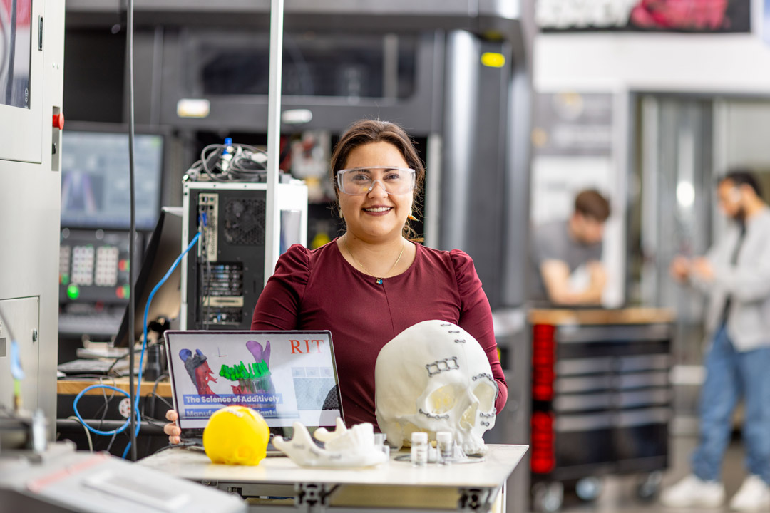 Valeria Marin Montealegre in lab smiling,