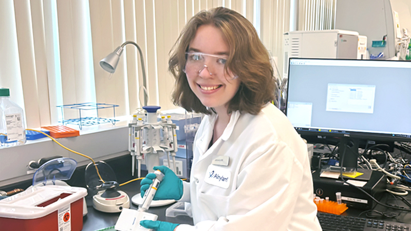 Jessie Matteson working in a lab